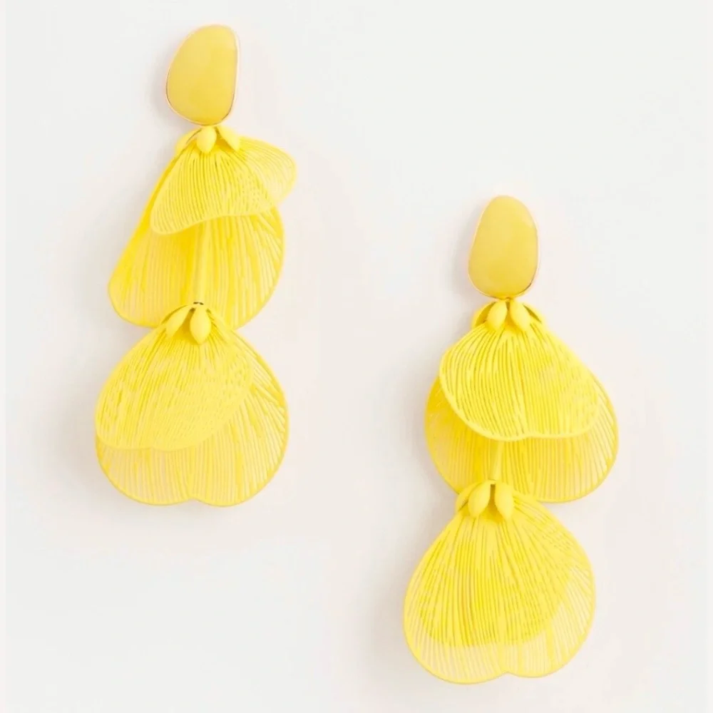 NWT Chico’s Tonal Mixed Petal Statement Drop Earrings No Droop